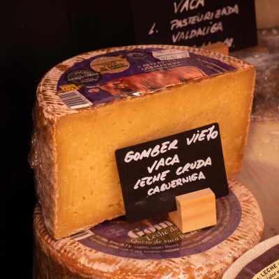 Queso Gomber de vaca Viejo curado
